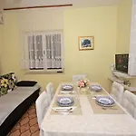 2 Bedrooms Margarita 4+2 Apartment Supetar