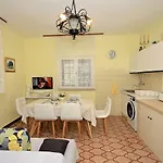 2 Bedrooms Margarita 4+2 Apartment Supetar