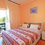 2 Bedrooms Margarita 4+2 Apartment Supetar