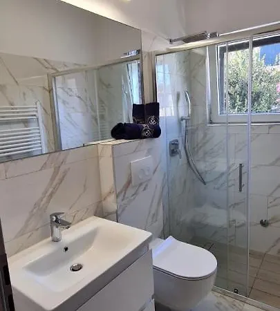 2 Bedrooms Margarita 4+2 شقة *