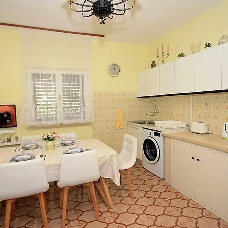 2 Bedrooms Margarita 4+2 *