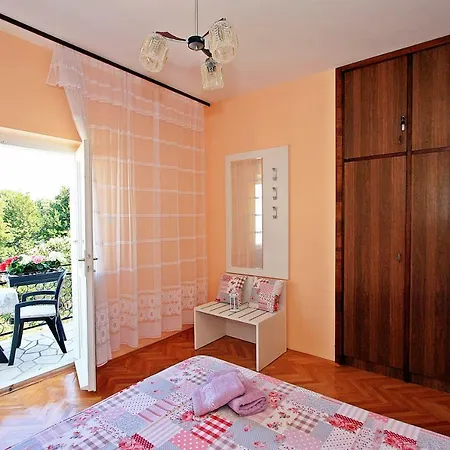 2 Bedrooms Margarita 4+2 شقة *