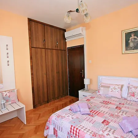 شقة 2 Bedrooms Margarita 4+2 *