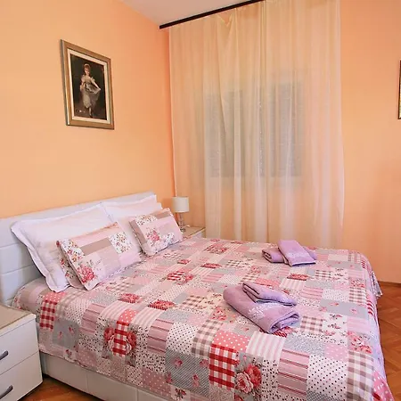 2 Bedrooms Margarita 4+2 شقة *